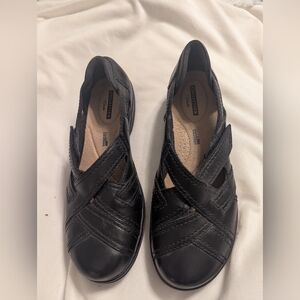 Clarks 7.5 Womens Cheyn Wale Black Loafers